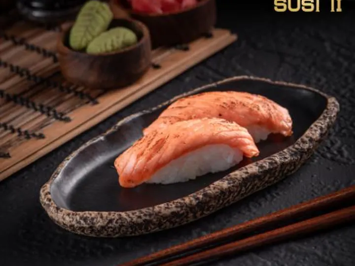 Aburi Salmon Nigiri