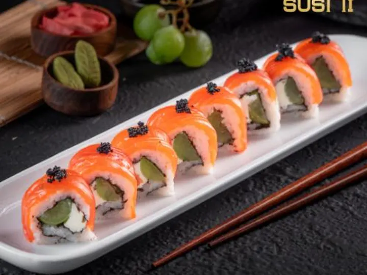 Golden Muscat Roll
