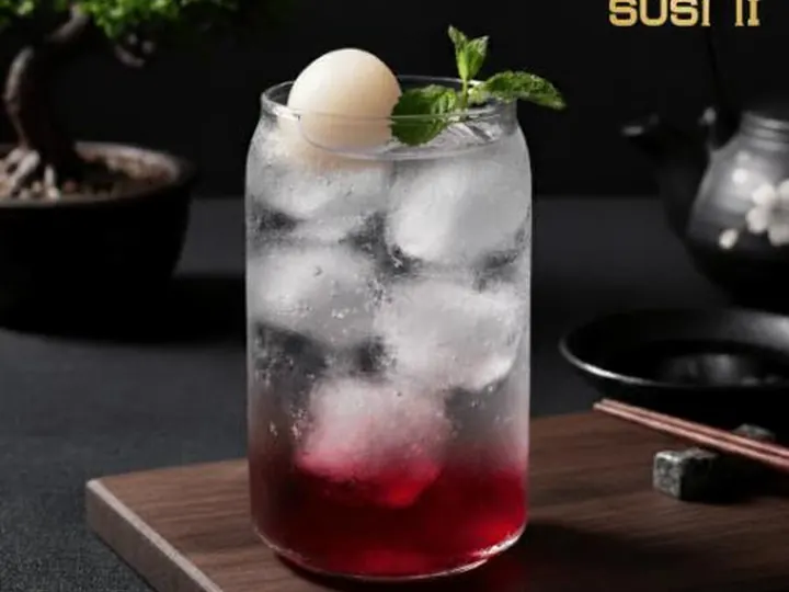 Sakura Lychee Mojito