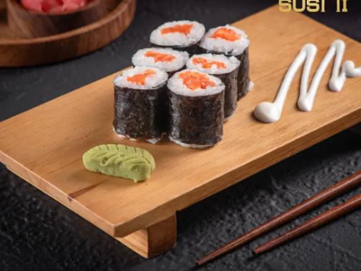 Salmon Maki